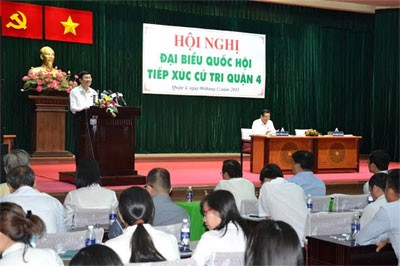 Truong Tan Sang et Nguyen Tan Dung rencontrent des électeurs - ảnh 1